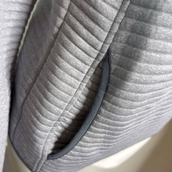 L.L. Bean Airlight Knit Pullover EUC size XS Misses - Picture 4 of 6